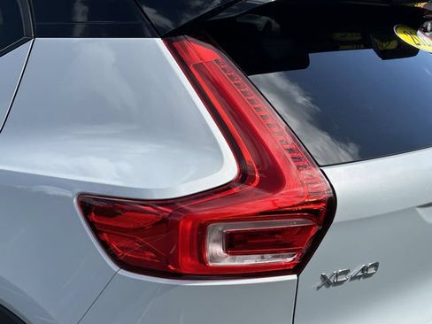 Used 2022 Volvo XC40 T5 R-Design w/ Advanced Package AWD/4WD image 37