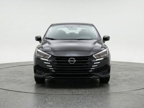 Used 2025 Nissan Versa SV image 2