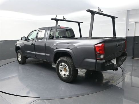 Used 2022 Toyota Tacoma SR image 5