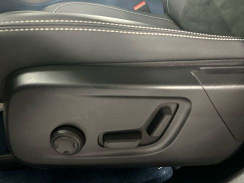 Certified 2023 Volvo XC40 Recharge Plus image 11