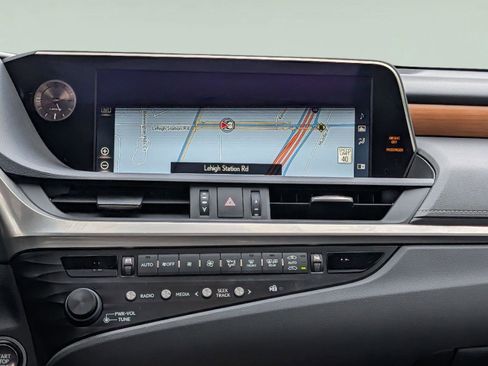 Used 2019 Lexus ES 350 w/ Accessory Package image 15