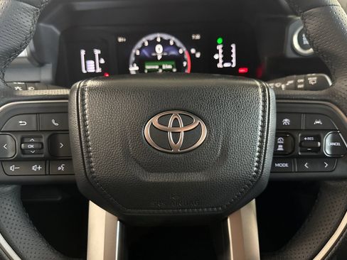 New 2026 Toyota 4Runner SR5 AWD/4WD image 28
