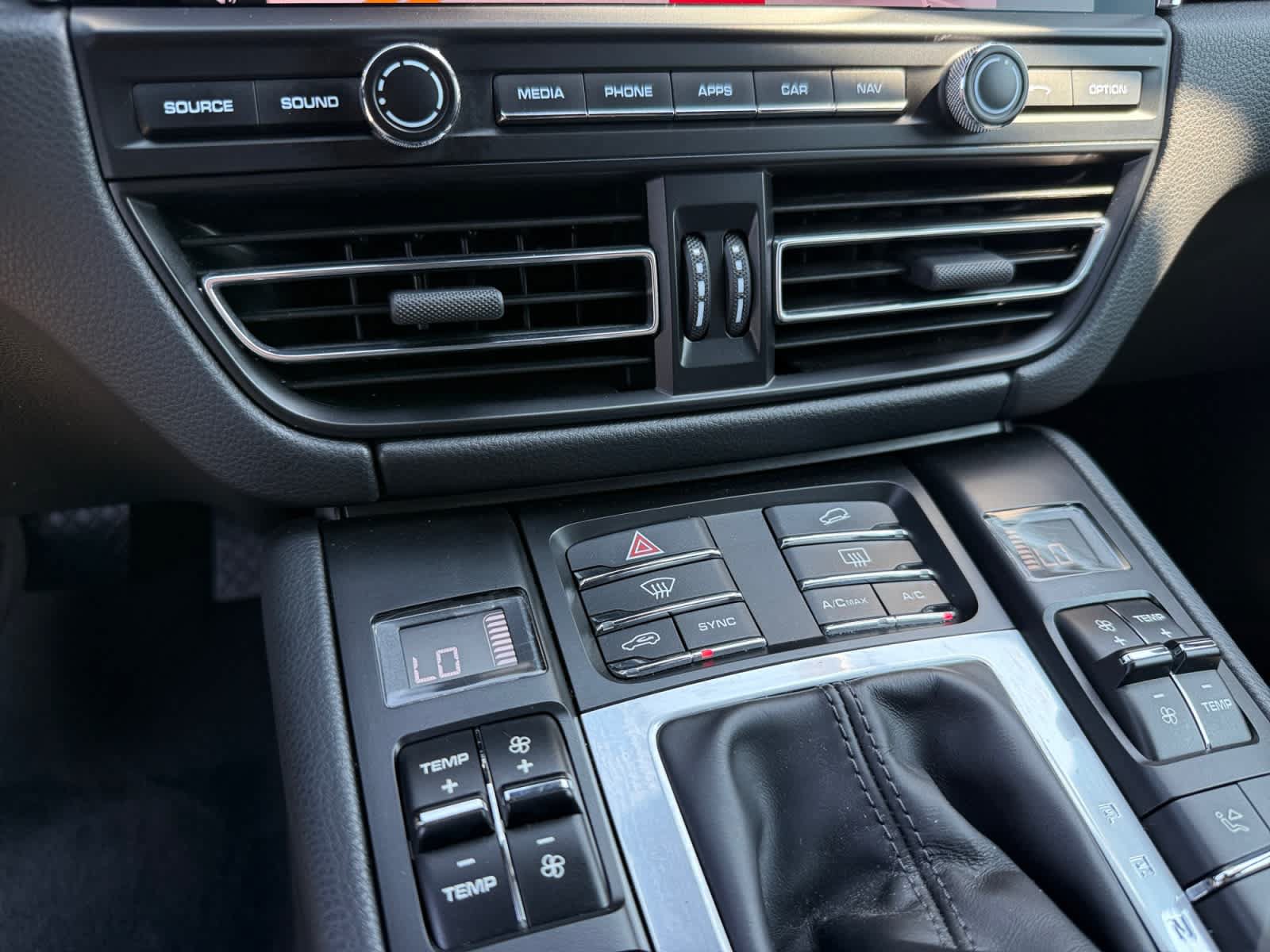 Used 2020 Porsche Macan AWD/4WD image 21