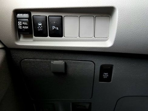 Used 2019 Toyota Sienna XLE w/ XLE Navigation Package AWD/4WD image 33