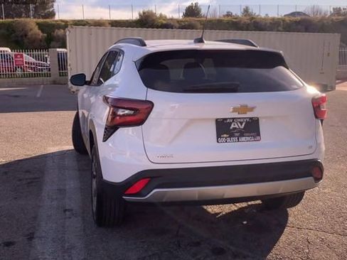 New 2026 Chevrolet Trax LT FWD image 3