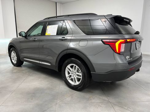 Used 2025 Ford Explorer Active AWD/4WD image 6