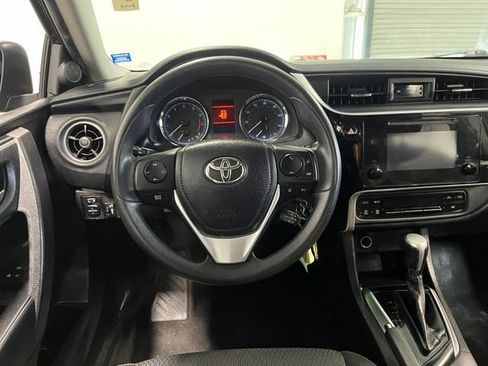 Used 2018 Toyota Corolla LE FWD image 22