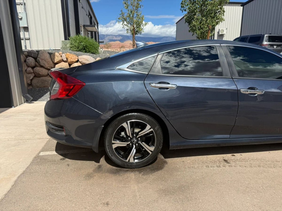 Used 2017 Honda Civic Touring image 10