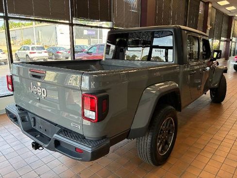 Used 2023 Jeep Gladiator Overland image 8