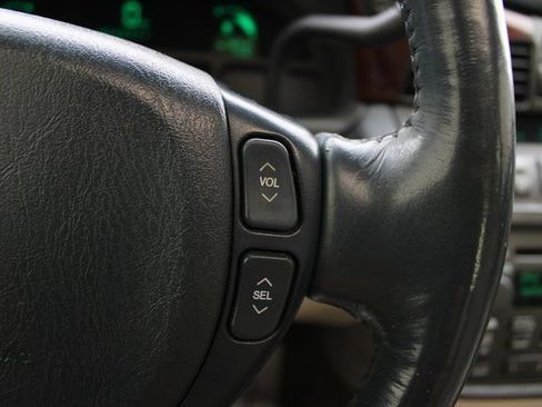 Used 2005 Cadillac De Ville w/ Limited Edition Package image 19