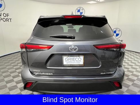 Used 2023 Toyota Highlander XLE AWD/4WD image 9