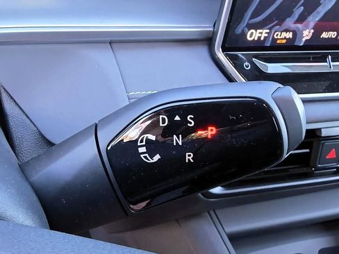New 2026 Volkswagen Tiguan SE R-Line FWD image 11