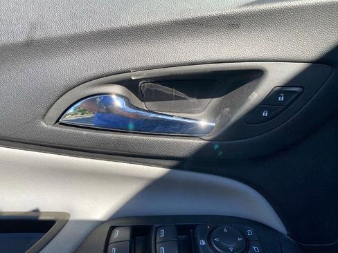 Used 2023 Chevrolet Equinox LT w/ Driver Convenience Package image 14