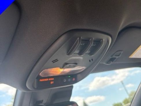 Used 2024 Chevrolet Trax RS w/ Sunroof Package FWD image 24