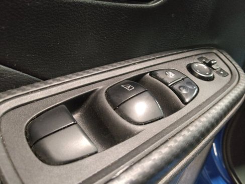Used 2020 Nissan Versa S FWD image 27