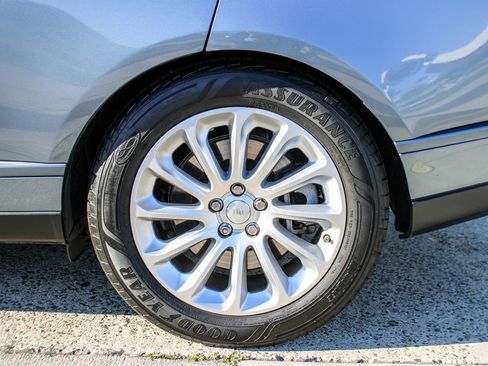 Used 2019 Land Rover Range Rover HSE image 39