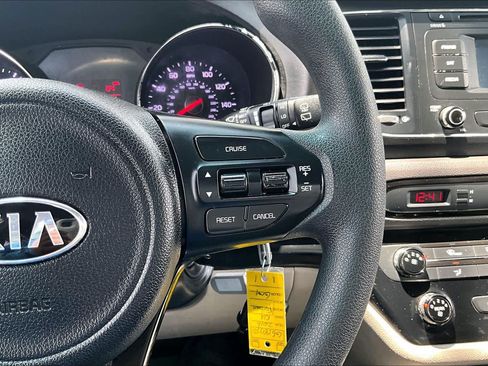 Used 2016 Kia Sedona LX w/ LX Convenience Package FWD image 25