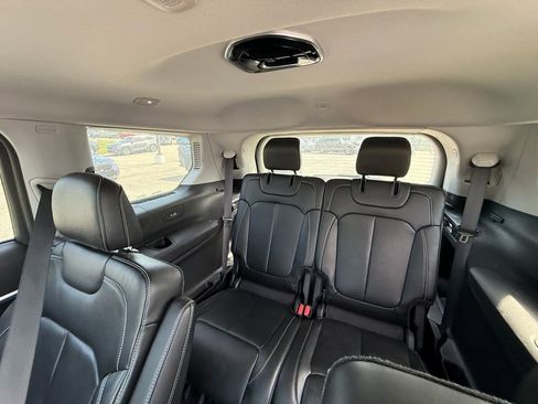 Used 2023 Jeep Grand Cherokee L Limited w/ Black Appearance Package image 26