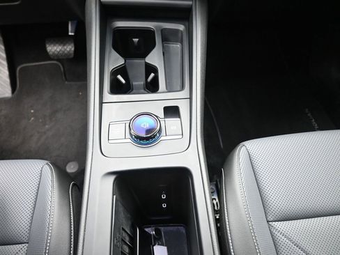 Certified 2025 Volkswagen Tiguan SE image 13