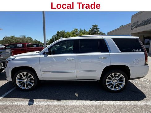 Used 2020 Cadillac Escalade Premium Luxury image 3