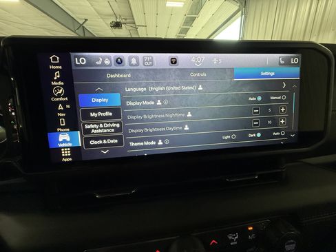 Used 2026 Jeep Wrangler Unlimited Sahara AWD/4WD image 29