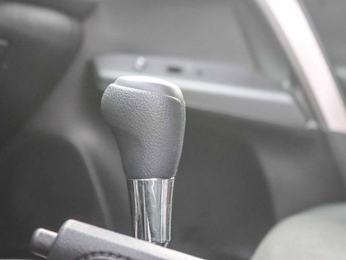 Used 2018 Toyota RAV4 LE image 21