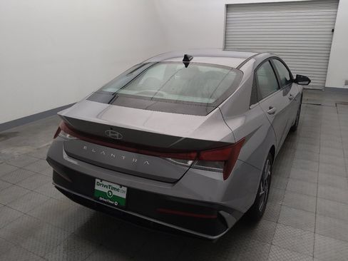 Used 2025 Hyundai Elantra SEL FWD image 7