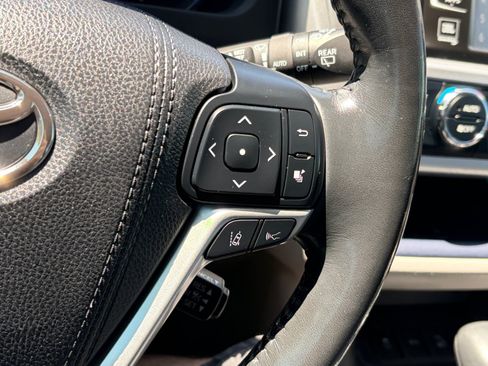 Used 2018 Toyota Highlander Limited Platinum AWD/4WD image 19