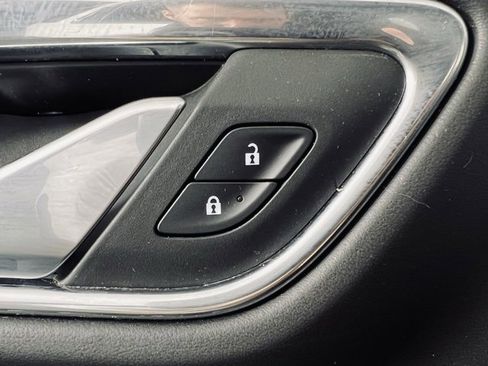 Used 2022 Chevrolet Suburban Premier image 19