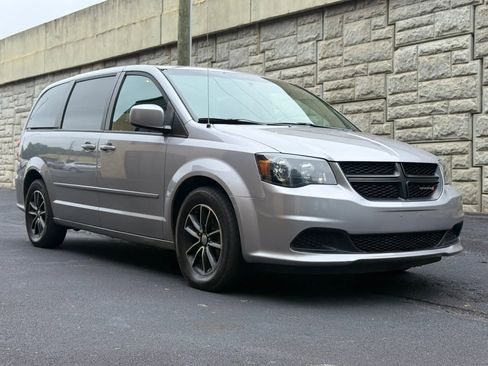 Used 2017 Dodge Grand Caravan SE FWD image 45