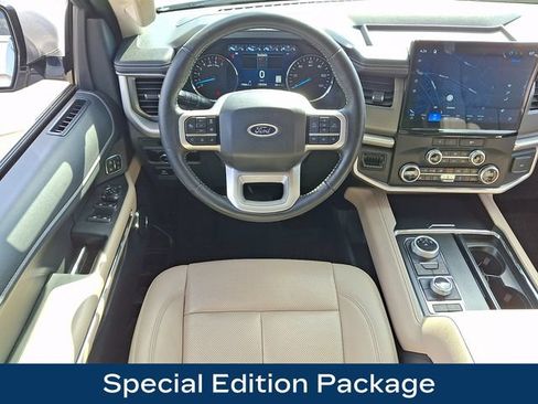 Used 2024 Ford Expedition Max XLT AWD/4WD image 3