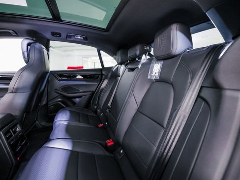 New 2026 Porsche Macan Electric image 26