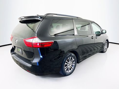 Used 2020 Toyota Sienna XLE image 9
