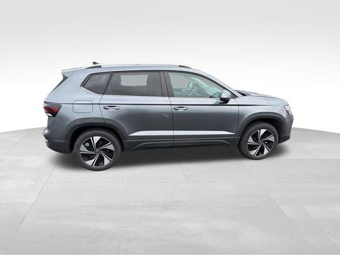 Used 2025 Volkswagen Taos SE image 11