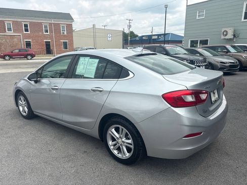 Used 2016 Chevrolet Cruze LT w/ Convenience Package FWD image 2