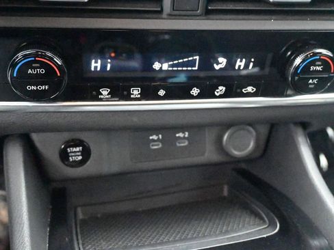 Used 2024 Nissan Rogue SV AWD/4WD image 30