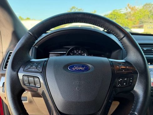 Used 2017 Ford Explorer XLT w/ Equipment Group 202A FWD image 12