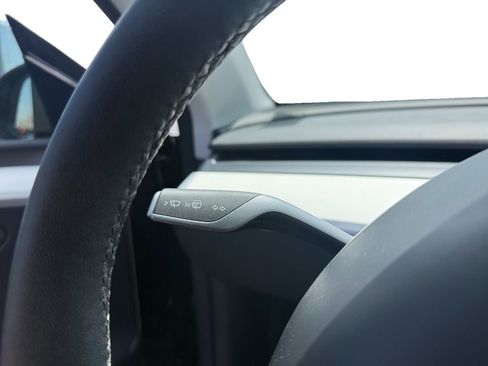Used 2024 Tesla Model Y Long Range AWD/4WD image 23