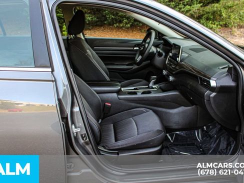 Used 2025 Nissan Altima 2.5 SV FWD image 21