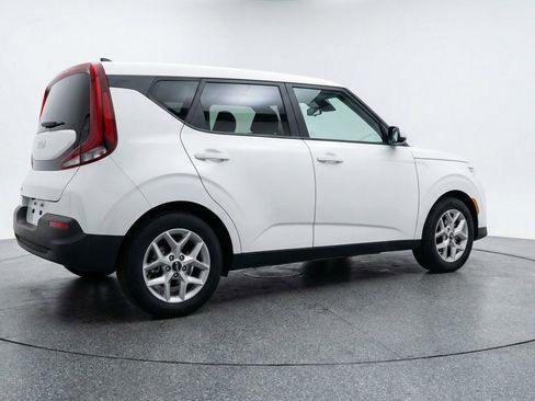 Used 2025 Kia Soul LX w/ LX Technology Package image 7