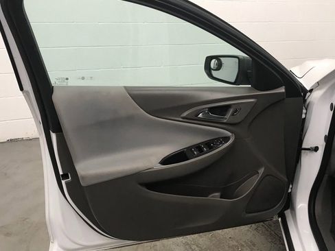 Used 2018 Chevrolet Malibu LS image 9