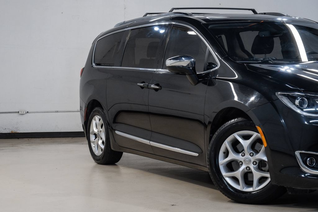 Used 2020 Chrysler Pacifica Limited FWD image 10