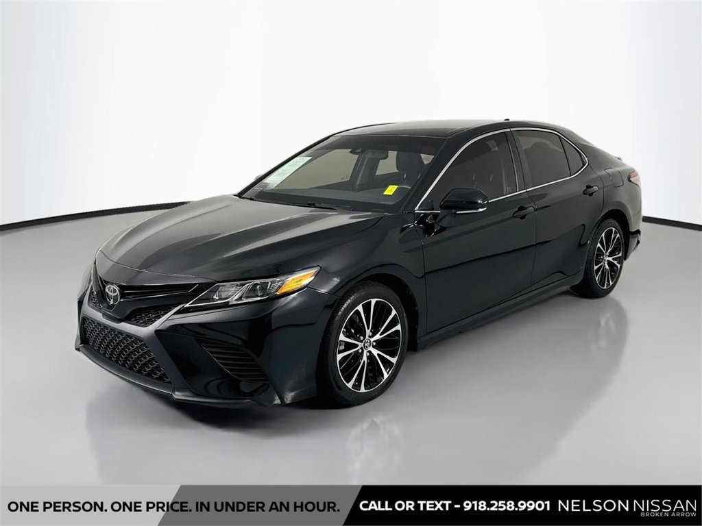 Used 2018 Toyota Camry SE w/ Audio Package FWD image 1