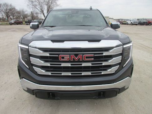 New 2026 GMC Sierra 1500 SLE image 12