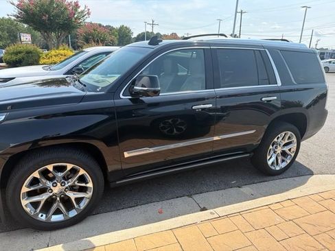 Used 2018 Cadillac Escalade Platinum AWD/4WD image 3