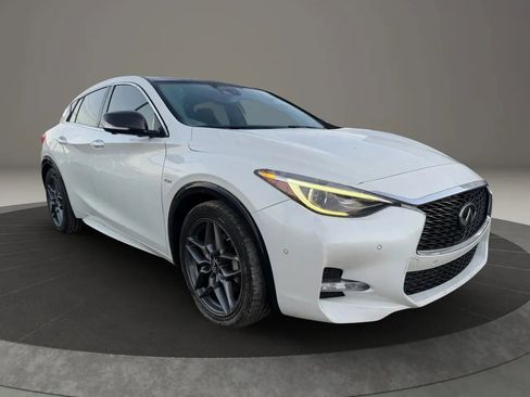 Used 2018 INFINITI QX30 Sport image 3
