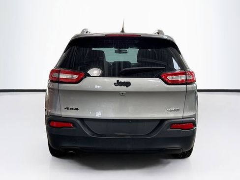 Used 2016 Jeep Cherokee Latitude image 5