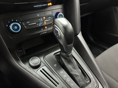 Used 2016 Ford Focus SE w/ SE Power Seat Package image 16