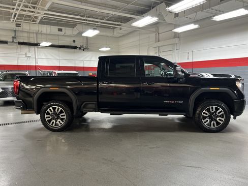 Used 2022 GMC Sierra 2500 AT4 w/ AT4 Premium Plus Package AWD/4WD image 11