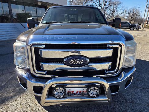Used 2014 Ford F250 Lariat w/ Lariat Interior Package image 2